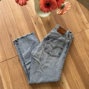 Levi’s 501 Cropped light washed jeans